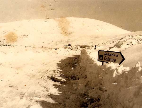 Indicativo Santuario do Cebreiro, nevado